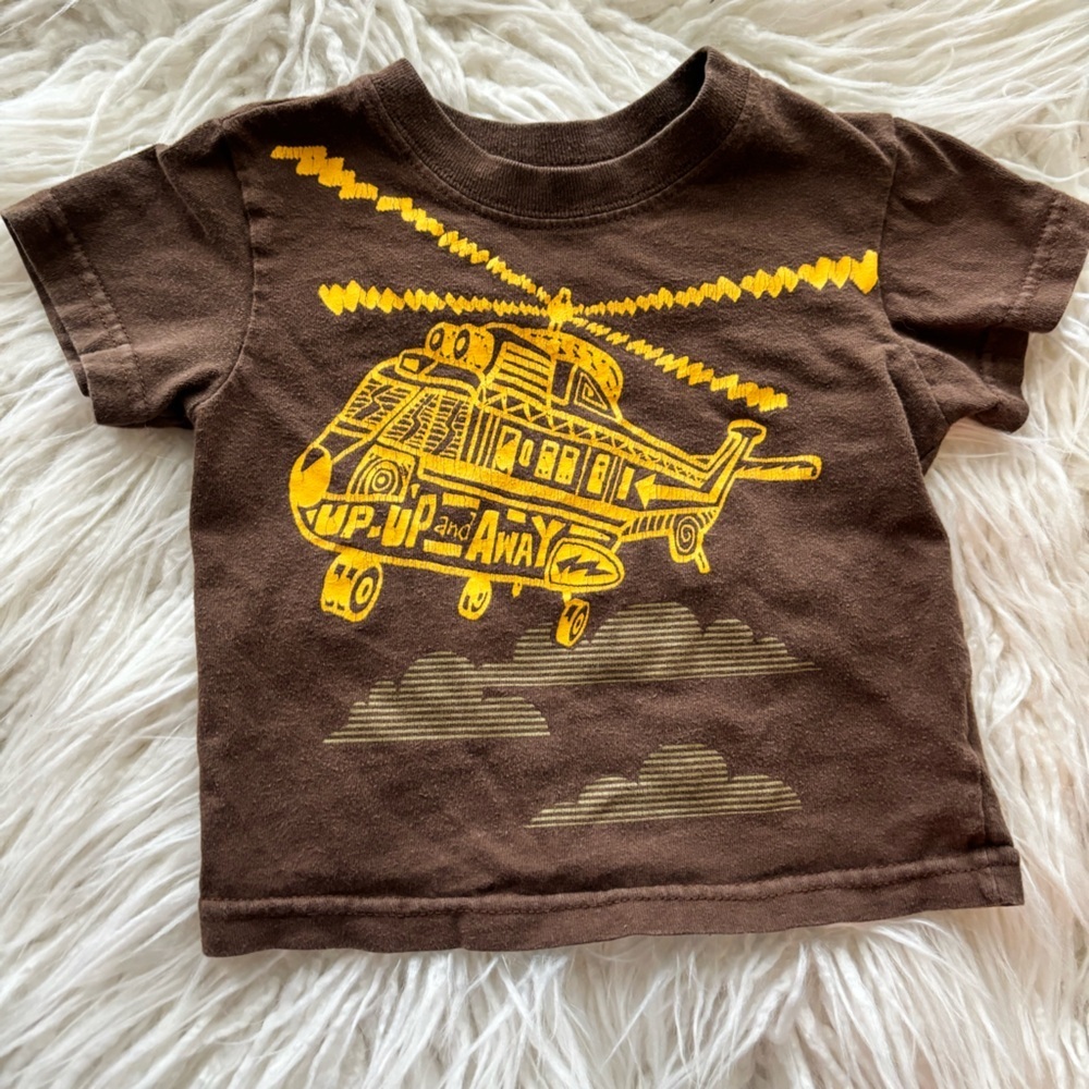 💛 10/$13 or 5/$7- Tee shirt